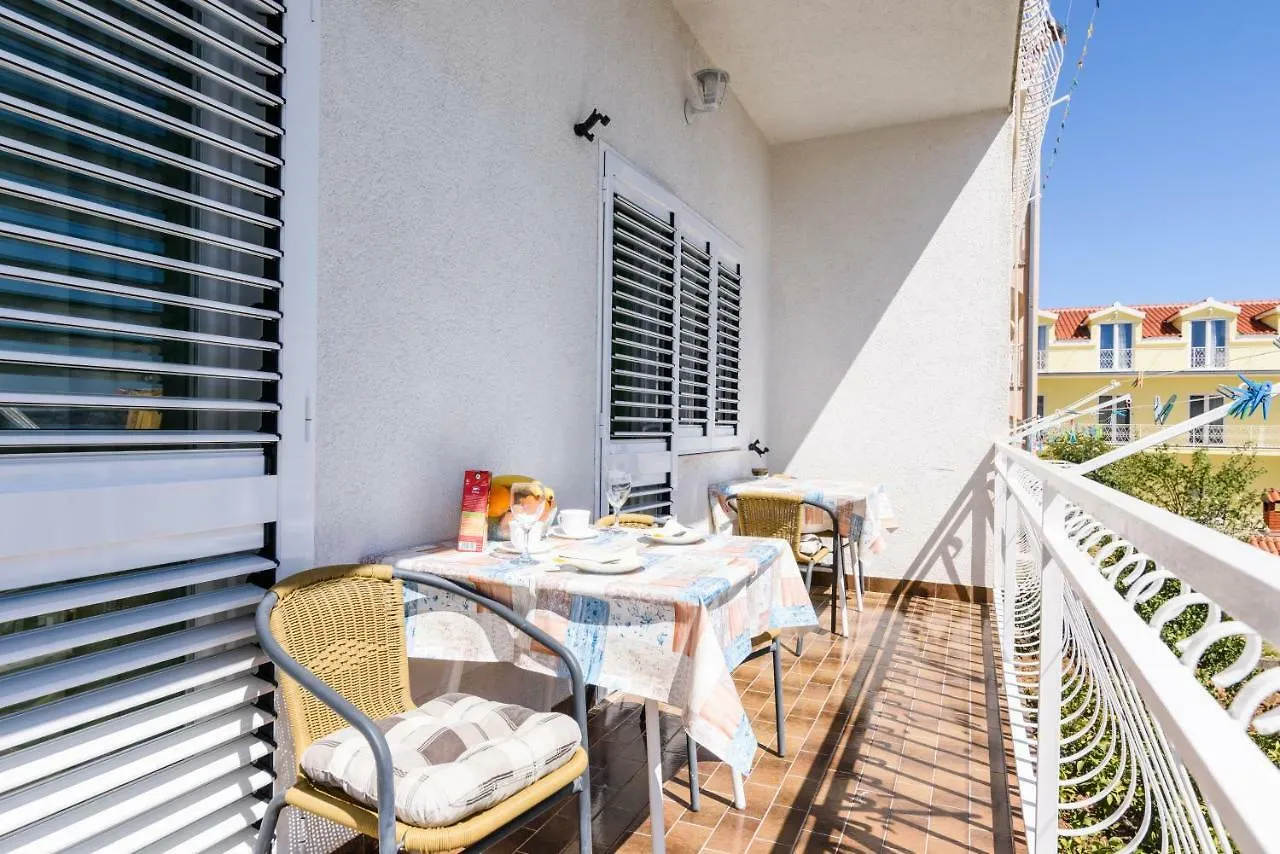 Apartment Accommodation Mamut Trogir Croatia
